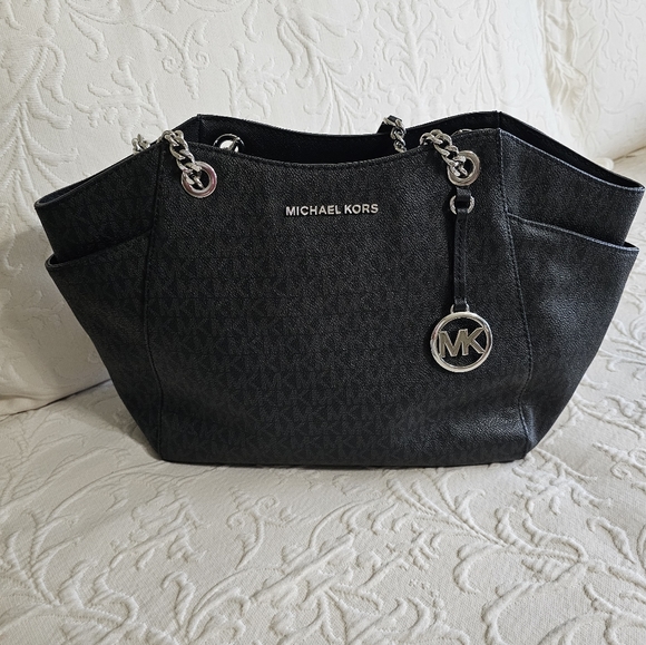 Michael Kors Jet Set Travel Tote - Picture 2 of 3